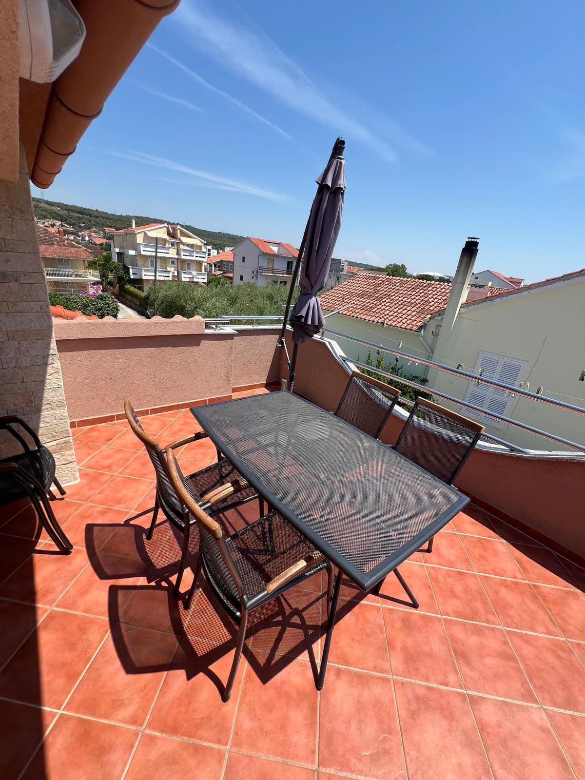 Dvosobni apartman 4+2 s pogledom na more