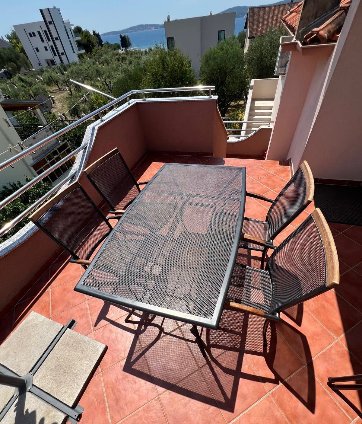 Dvosobni apartman 4+2 s pogledom na more thumbnail 8