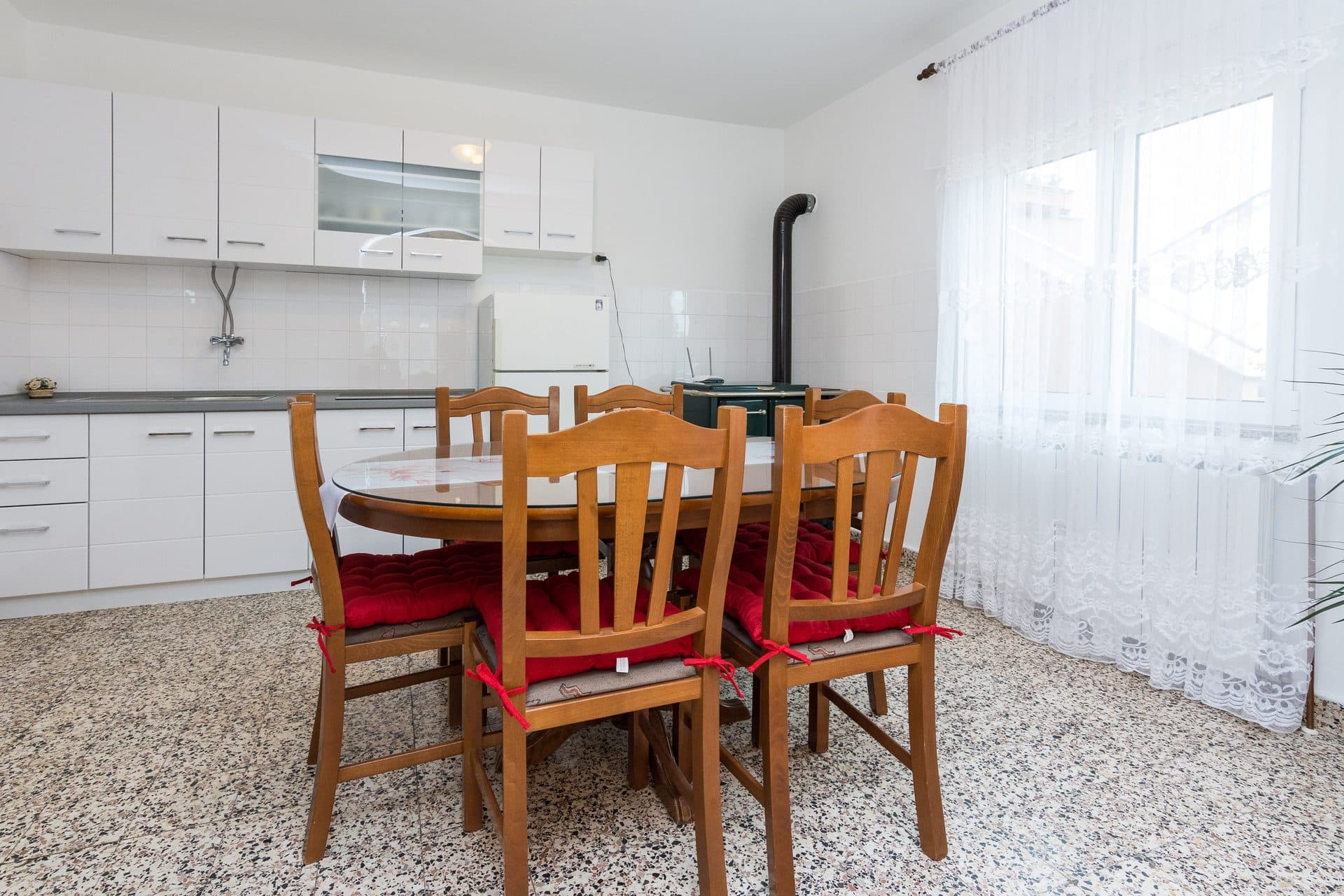 Prostrani dvosobni apartman 5+2 thumbnail 4