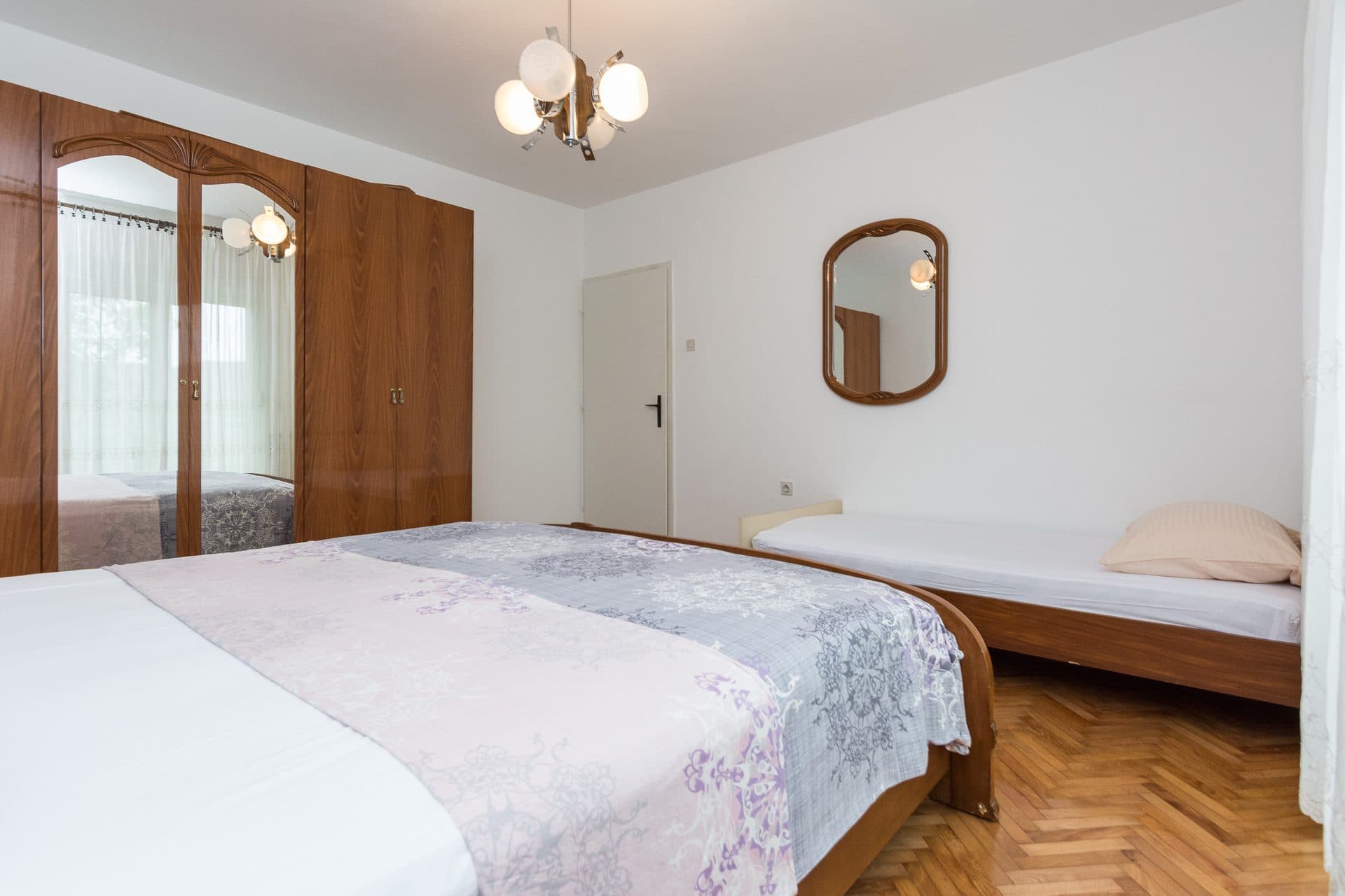 Prostrani dvosobni apartman 5+2 thumbnail 6